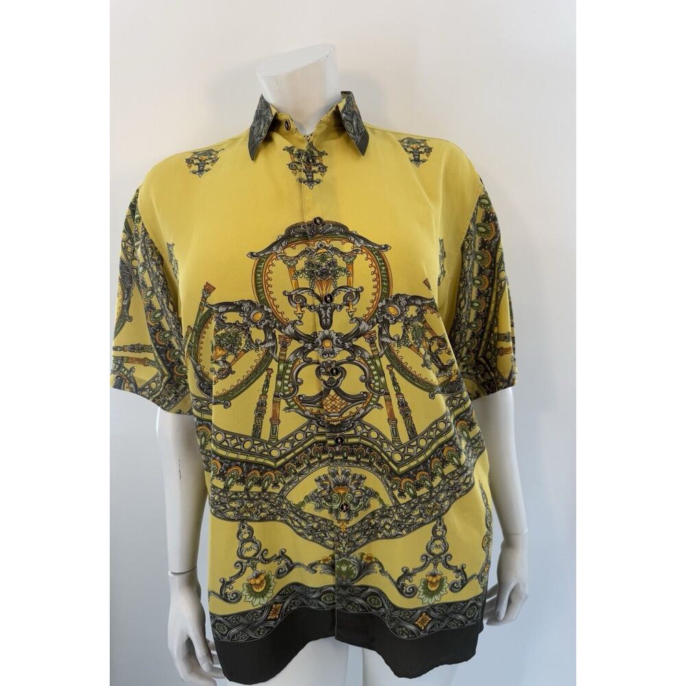 Men’s Patterned Gochu Size Medium Short Sleeve Button Up Shirt